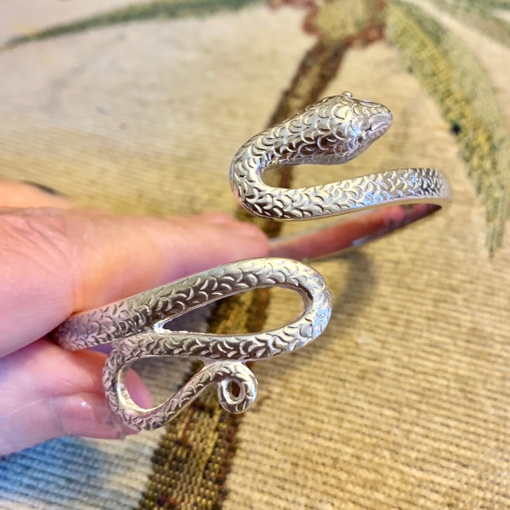 AMAZING Detail - Sterling Silver SNAKE Bracelet!!